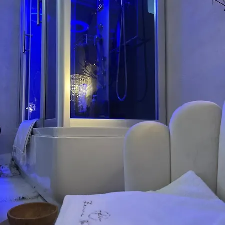 فندق مبيت وإفطار Femme Noir Luxury Experience San Nicola La Strada
