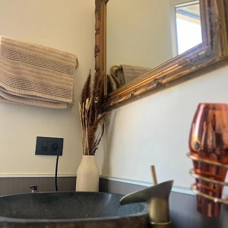 Bed & Breakfast Femme Noir Luxury Experience
